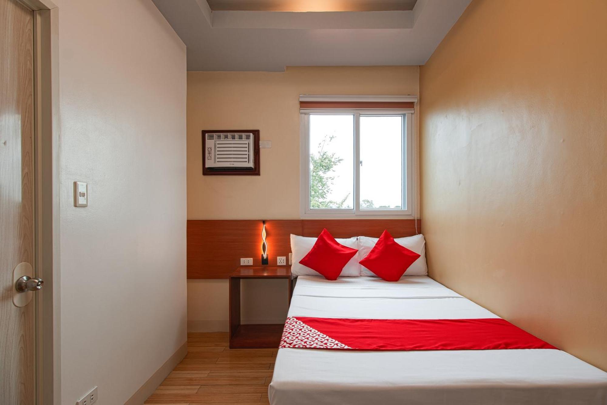 OYO 685 K Fortune Apartelle Lapu-Lapu City Esterno foto