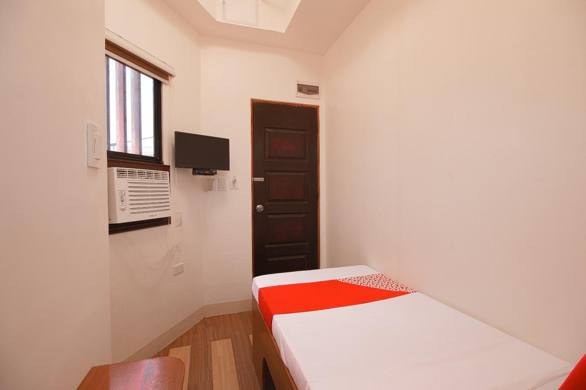 OYO 685 K Fortune Apartelle Lapu-Lapu City Esterno foto