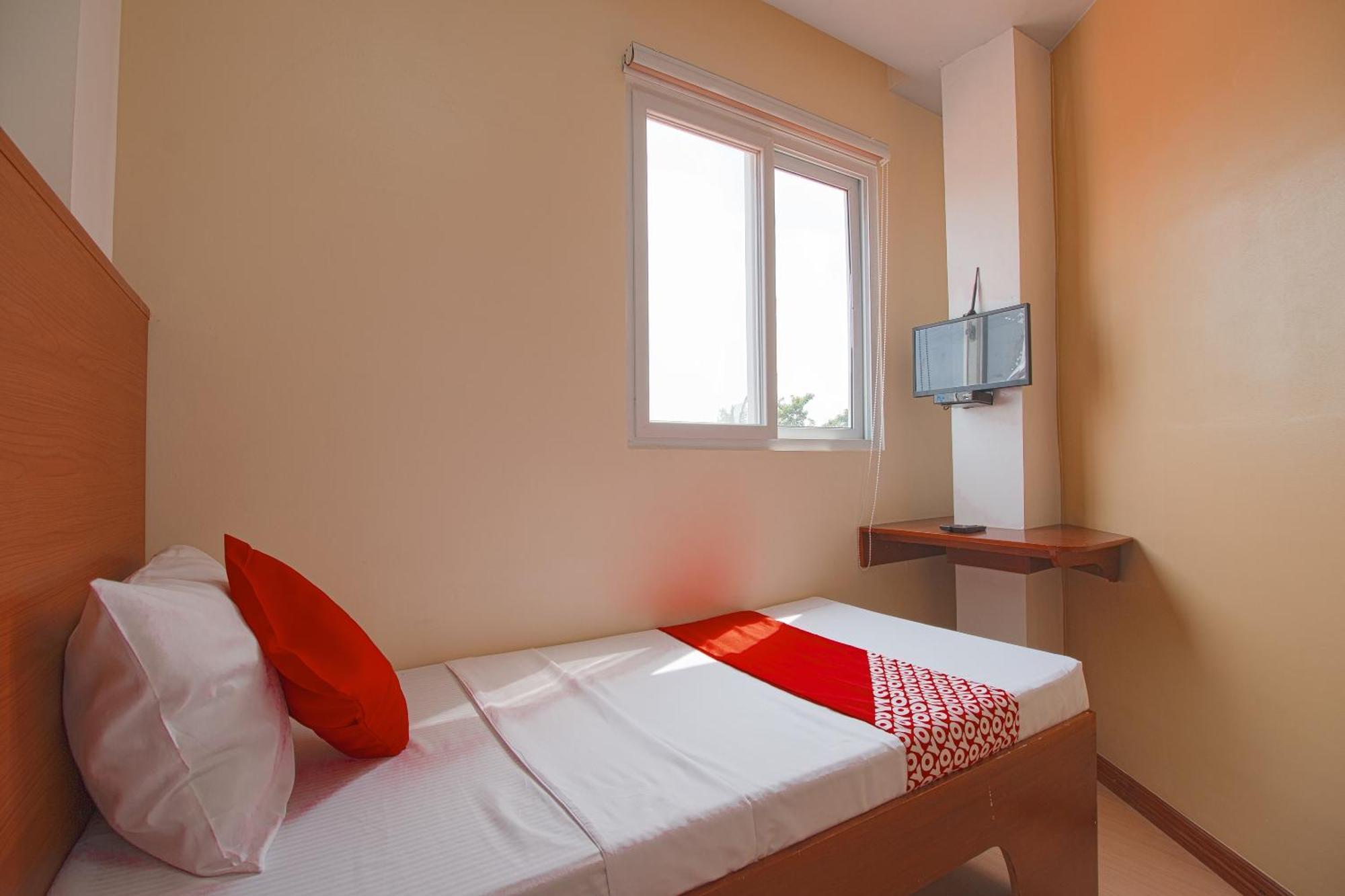 OYO 685 K Fortune Apartelle Lapu-Lapu City Esterno foto